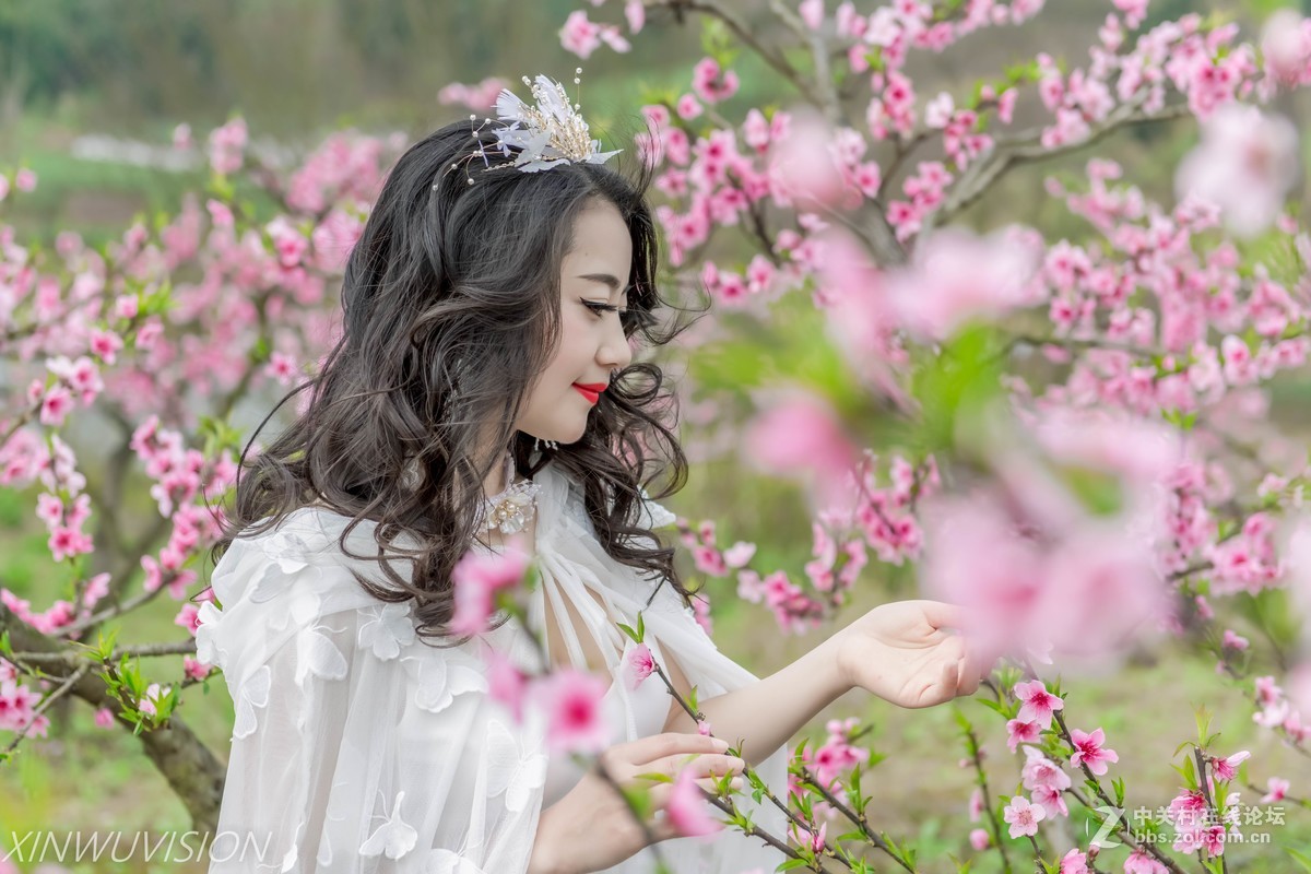 桃花朵朵开芙芙外拍人像