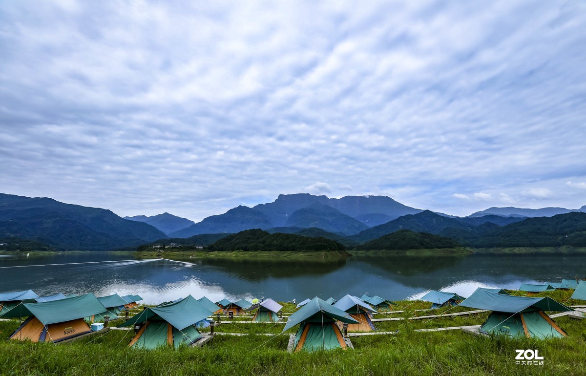 雅女湖美景