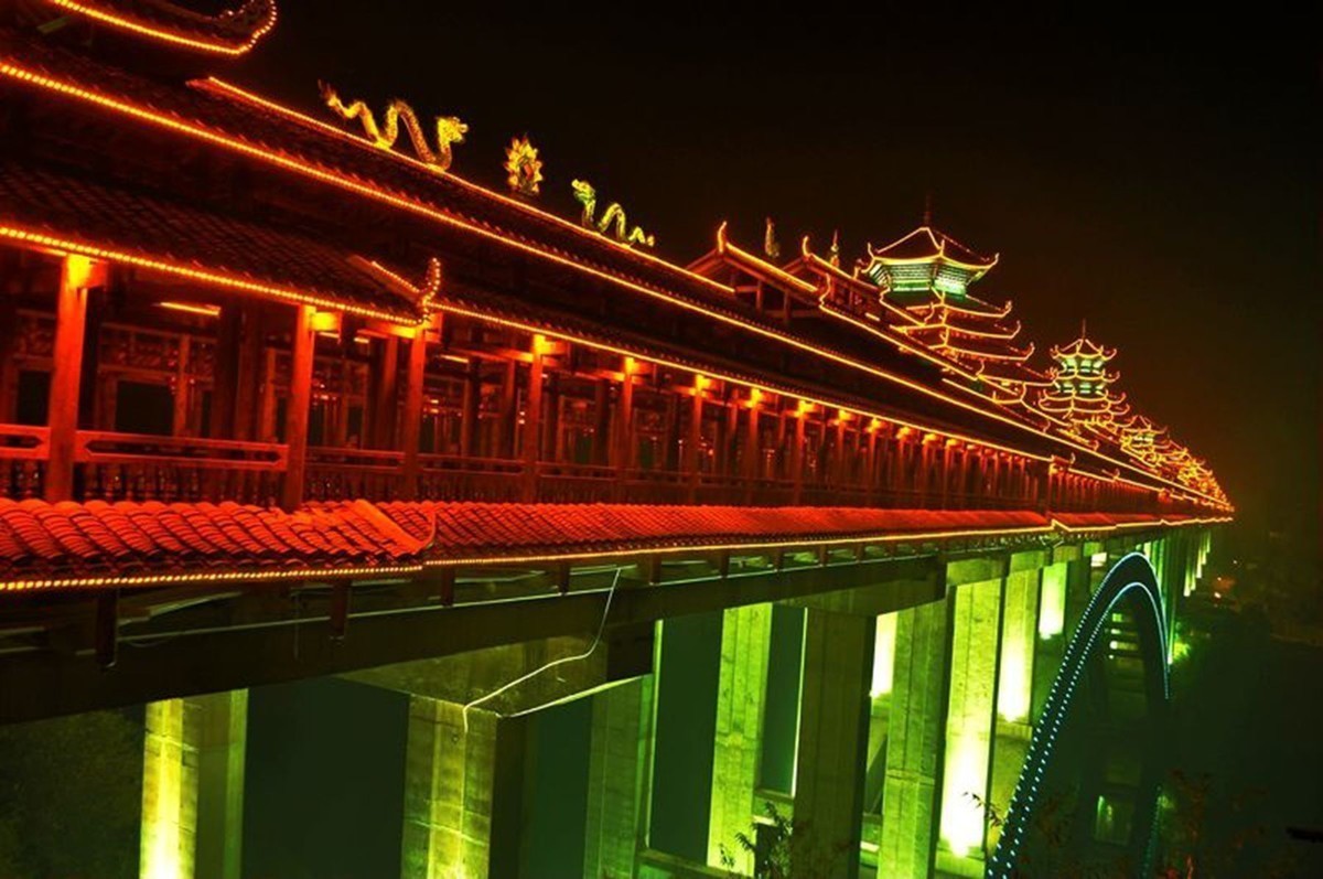 广西三江风雨桥夜景