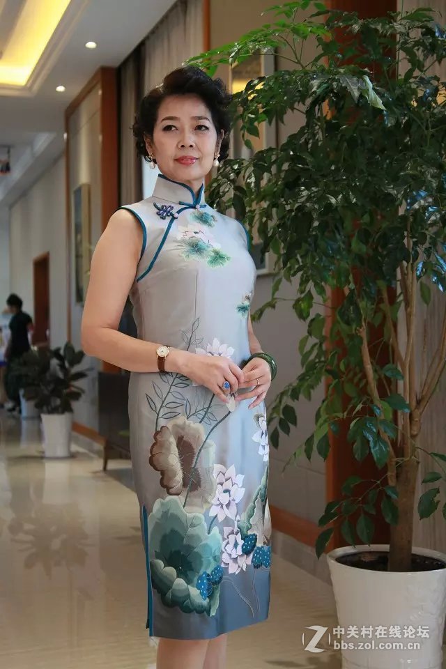 穿旗袍的大姐们