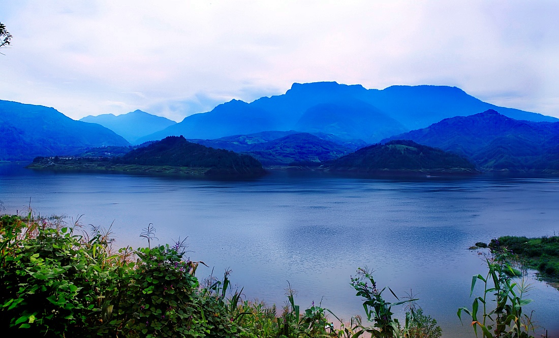 瓦屋山雅女湖