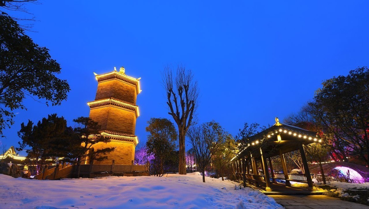 尤家花园夜景