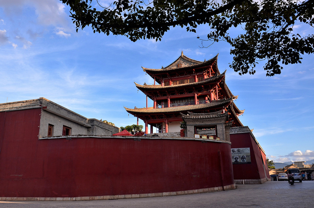 黄昏游拍建水古城红河州