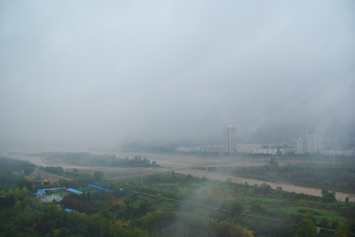 城市雨雾