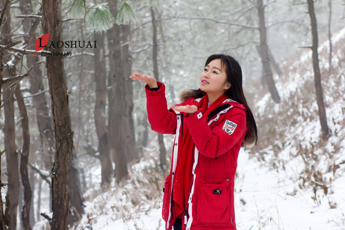 美女雪景人像