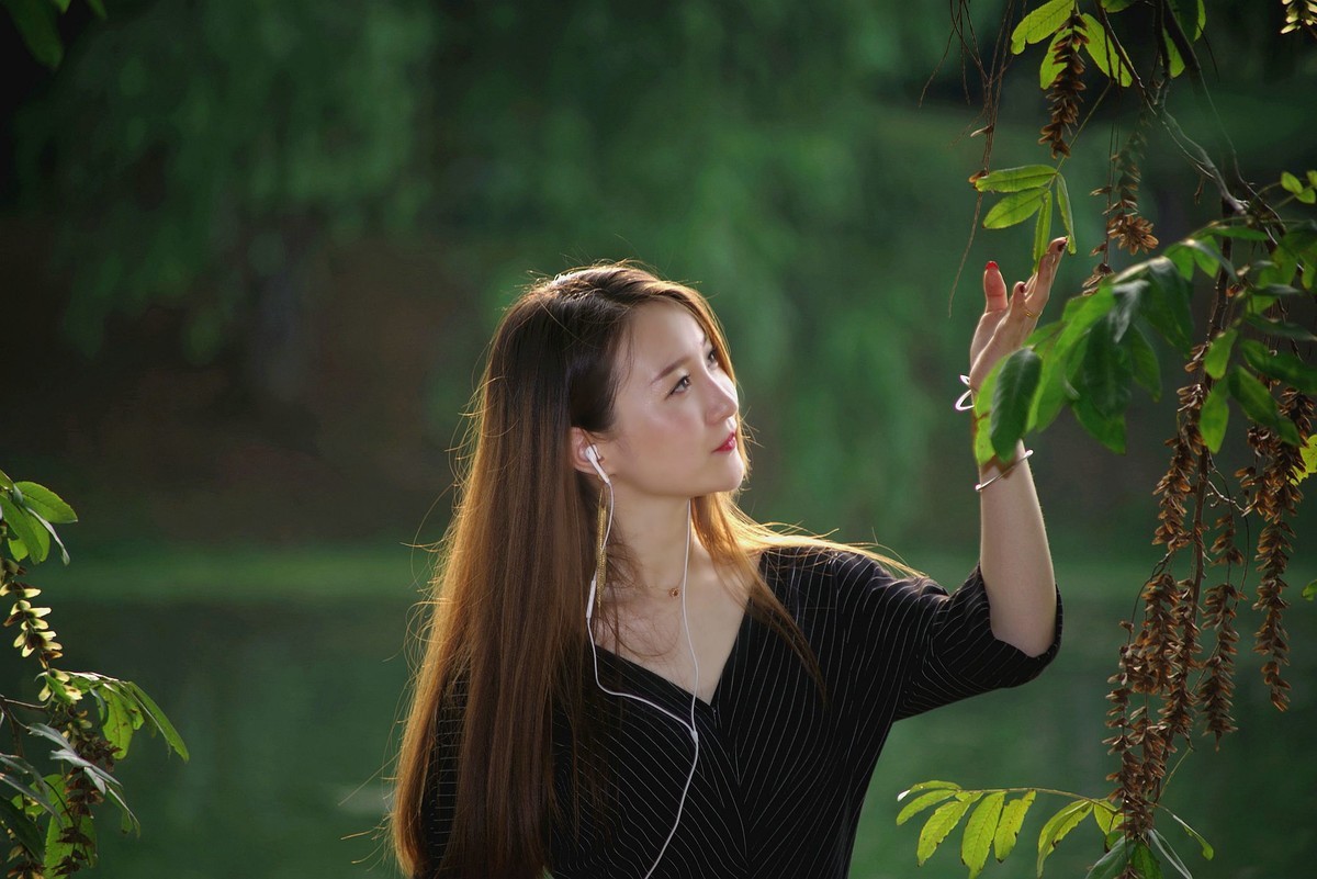 环境人像外拍琴台公园的美女