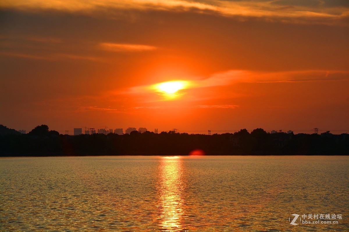 夕阳霞光汤逊湖