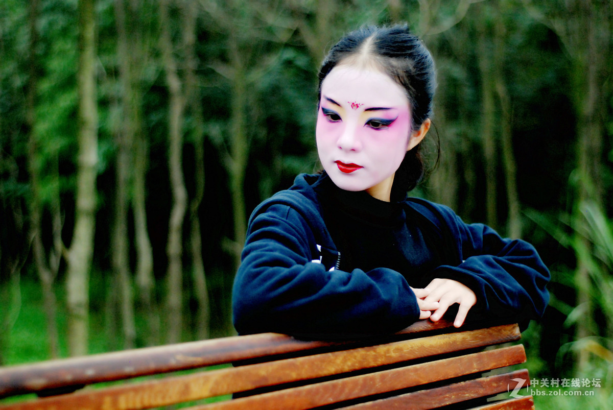 戏曲花旦油彩妆的琳琳