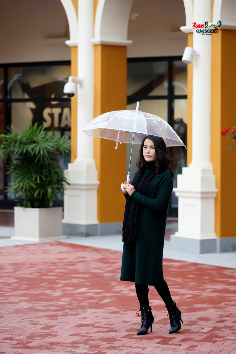 小雨中佛罗伦萨小镇外拍人像bf老家