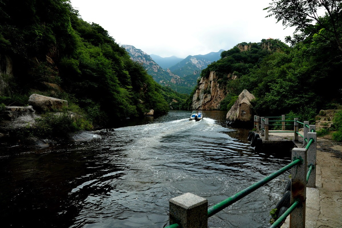 峡谷百泉湖游船