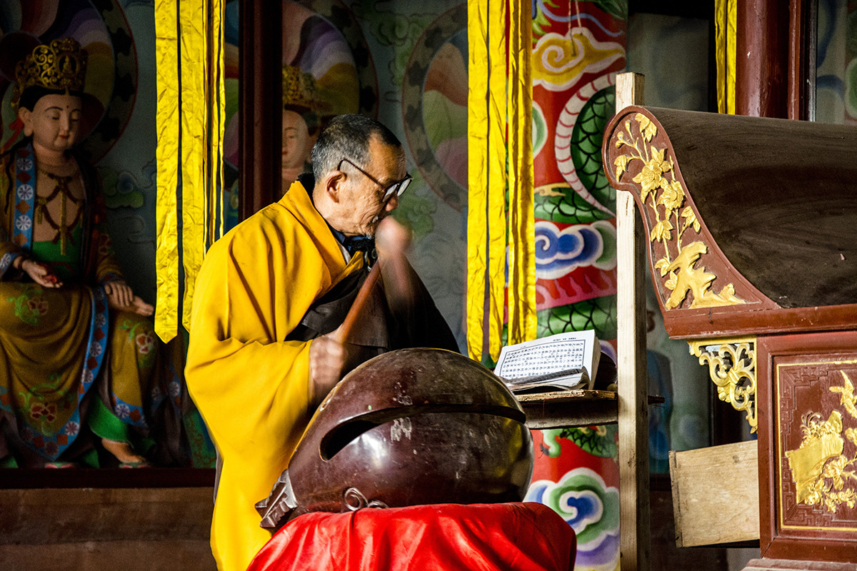 雾中华蓥山宝鼎及光明寺佛课