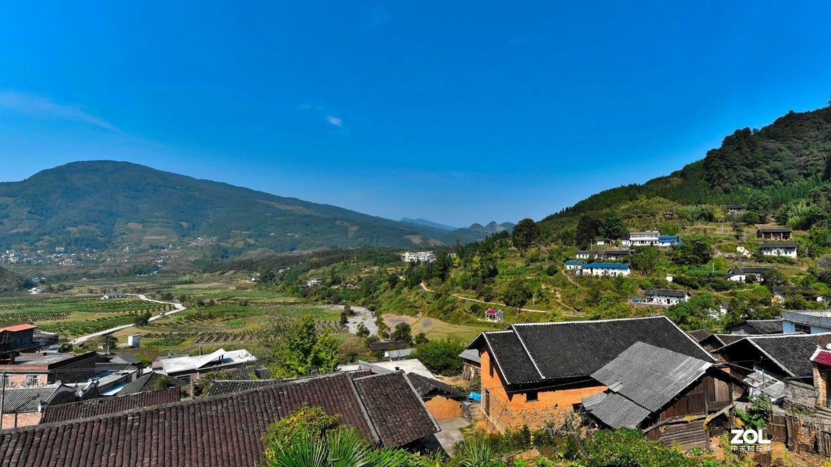 恭城县山里的瑶族村寨三江村