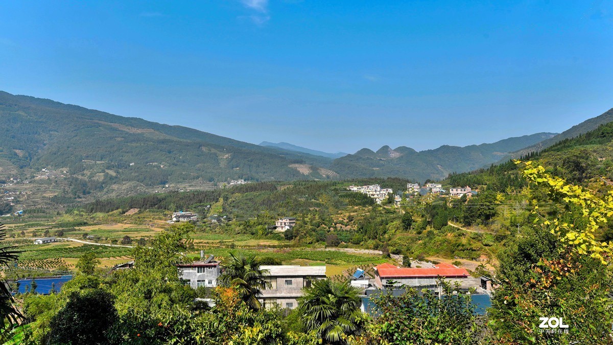 恭城县山里的瑶族村寨三江村