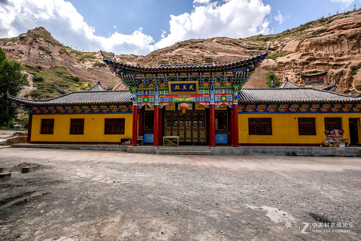 甘肃张掖马蹄寺