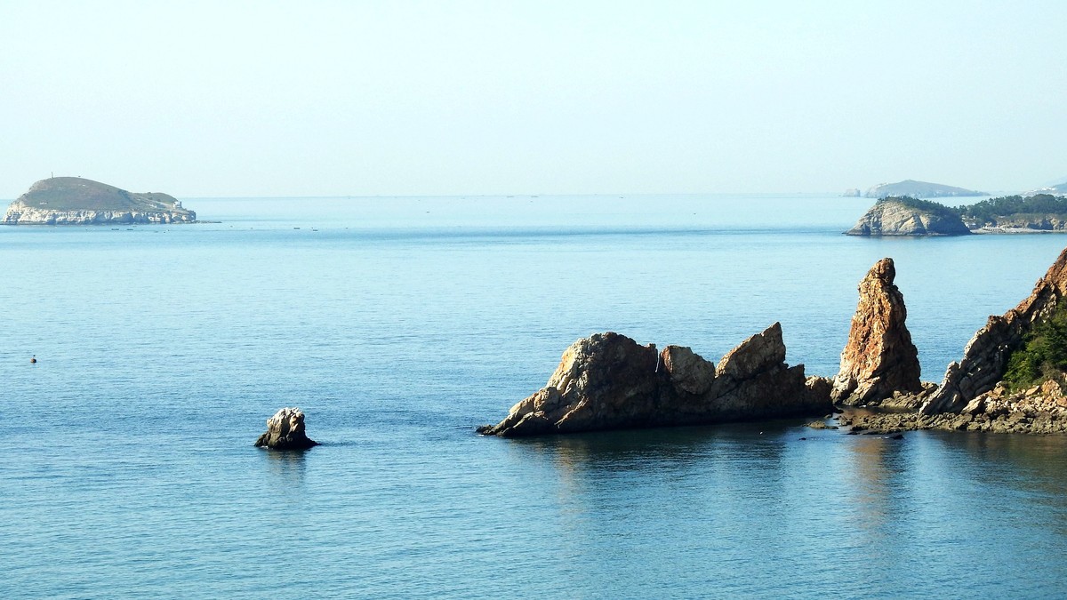 东临碣石,以观沧海.水何澹澹,山岛竦峙!