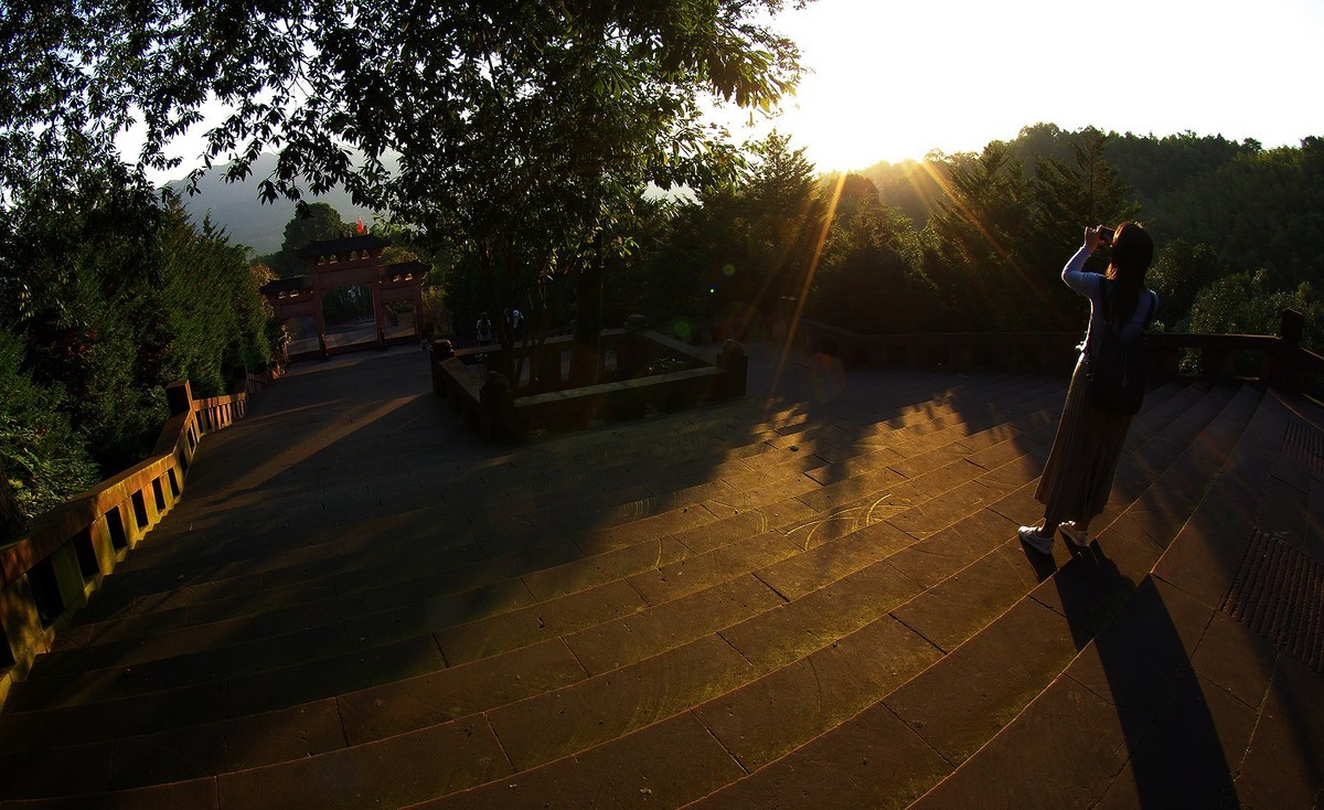 夕阳下的泸州法王寺