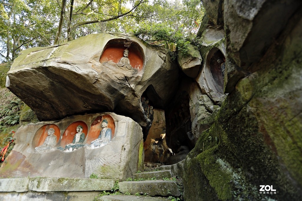 四川泸县玉蟾寺石刻佛像