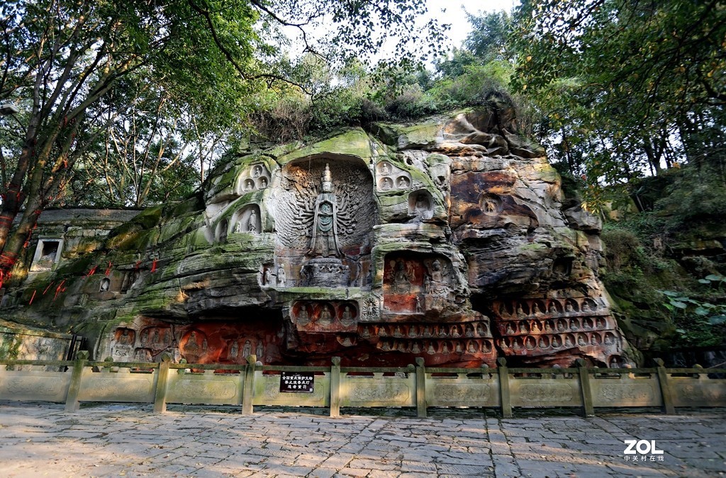 四川泸县玉蟾寺石刻佛像