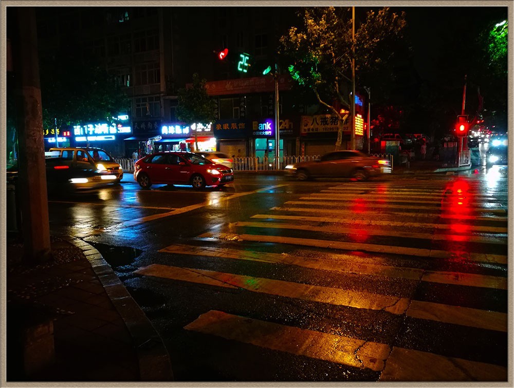 夜拍雨中街景