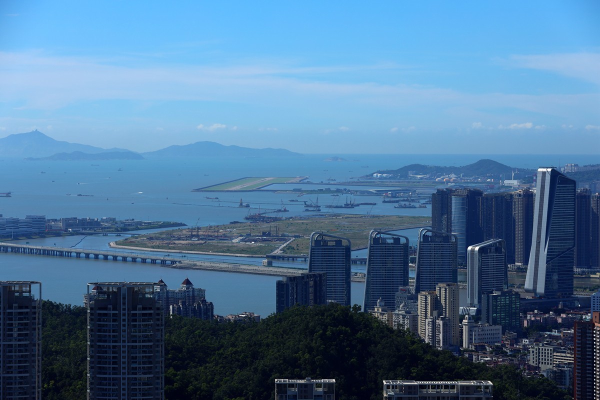 板障山俯拍珠海澳门市区港珠澳大桥