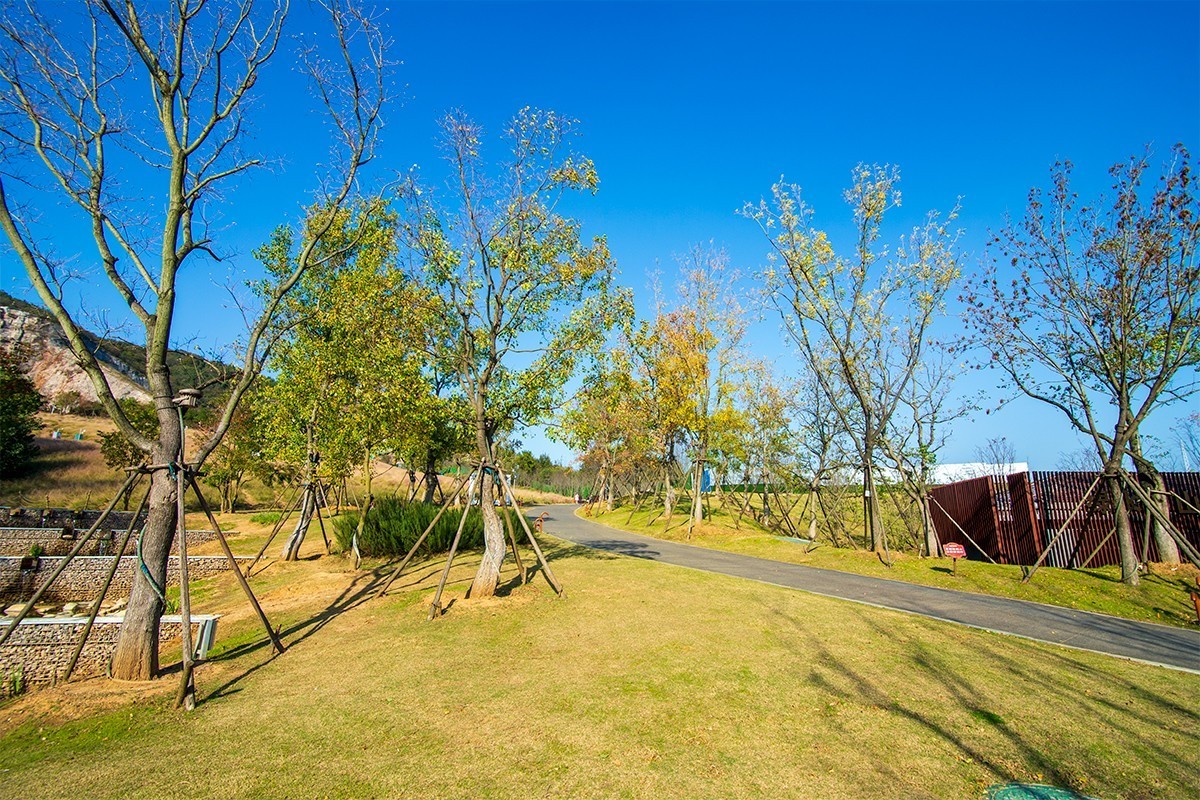南京汤山矿坑公园
