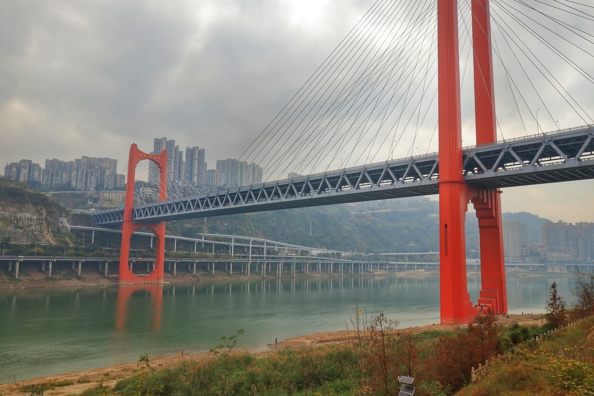 红岩村大桥建设中