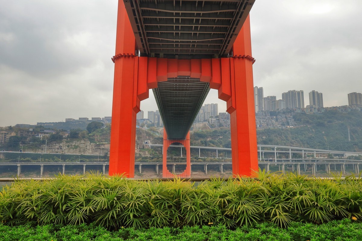 红岩村大桥建设中