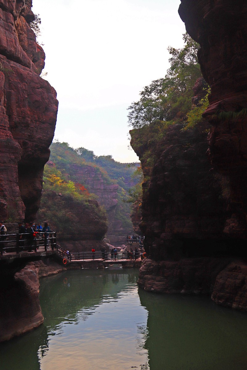 游览河南云台山红石峡景区三