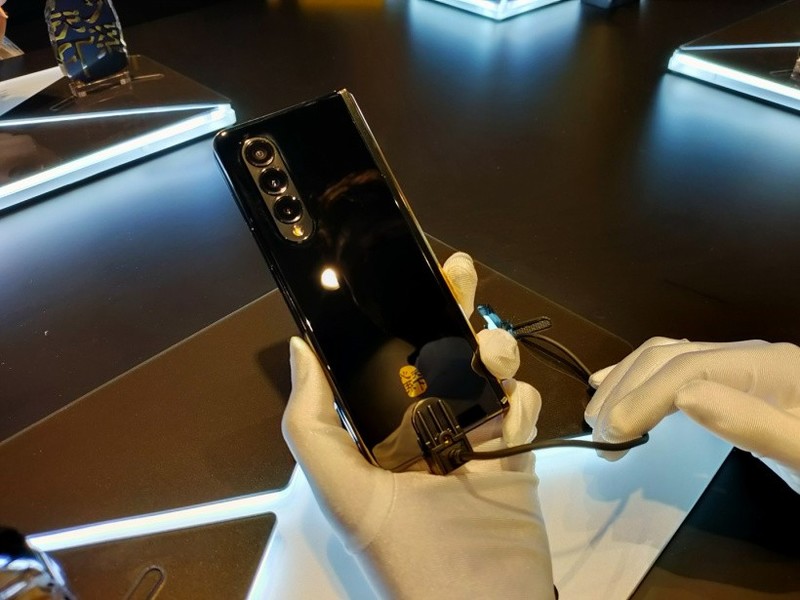 16999元心系天下三星w225g手机发布ipx8防水折叠屏附带spen