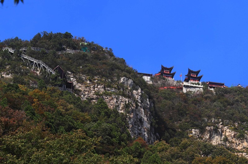 登上河南云台山茱萸峰一