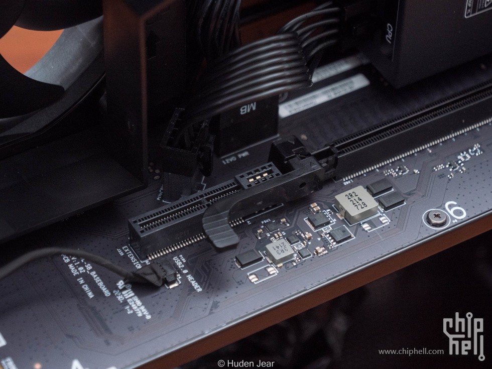 扩展板上的io直接链接前面板和前方的音频接口，还有3个风扇4pin pwm，甚至