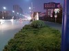 艺术般的“挖孔屏”，是技术实力的展现，还是寻求突破中的改变