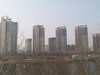 艺术般的“挖孔屏”，是技术实力的展现，还是寻求突破中的改变