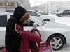 风雪交加行路人