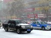 风雪交加行路人
