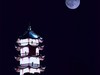 中秋夜，月是故乡明