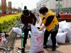求是义工幸福广场爱心活动纪实
