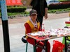 求是义工幸福广场爱心活动纪实