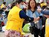 求是义工幸福广场爱心活动纪实