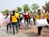求是义工幸福广场爱心活动纪实