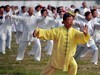 油田老年打太极 （2）