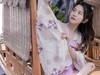 穿牖而来夏日清风冬日日， 卷帘相见前山明月后山山。