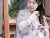 穿牖而来夏日清风冬日日， 卷帘相见前山明月后山山。