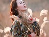 她在芦苇里