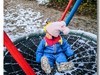 艾琳娜第一次玩雪（一岁半）