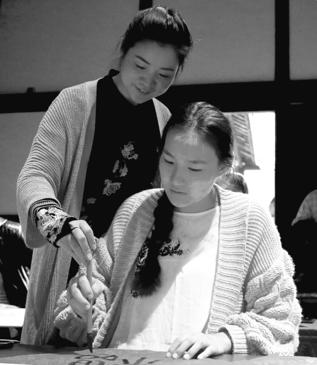 外国人学写中国字