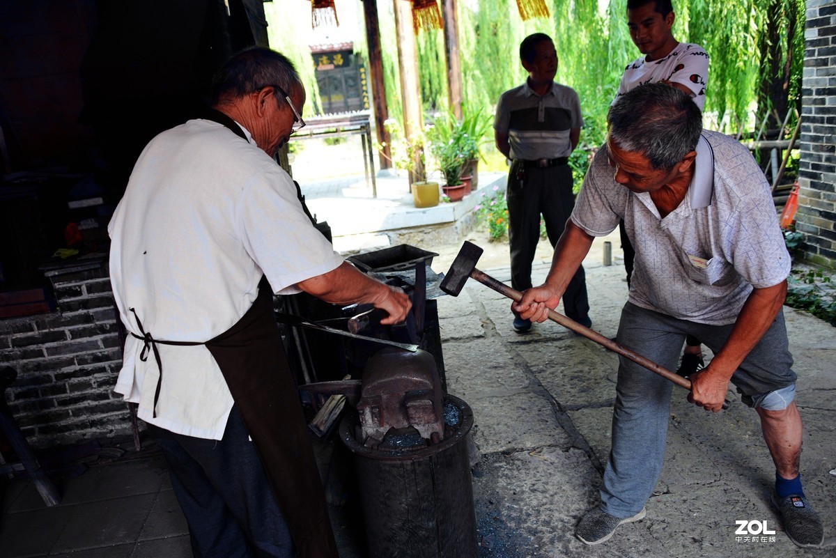 古村落里铁匠铺
