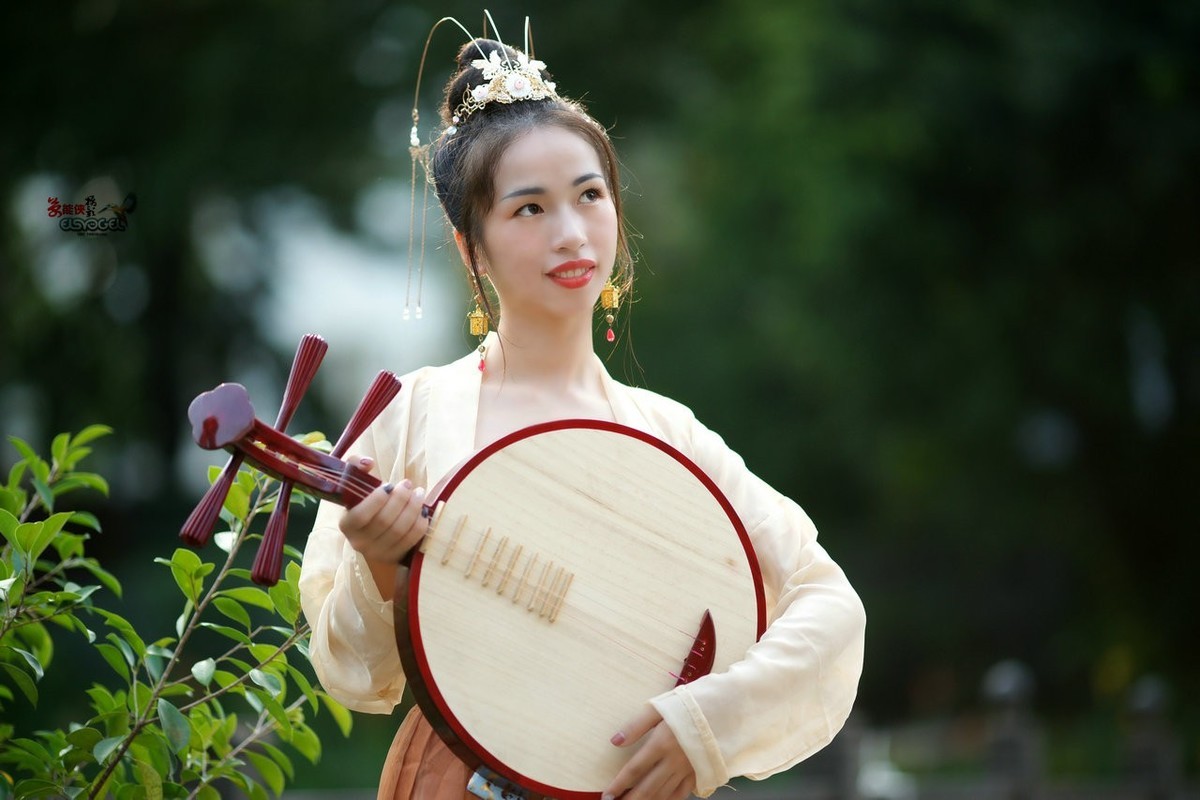 月琴小仙女银芳