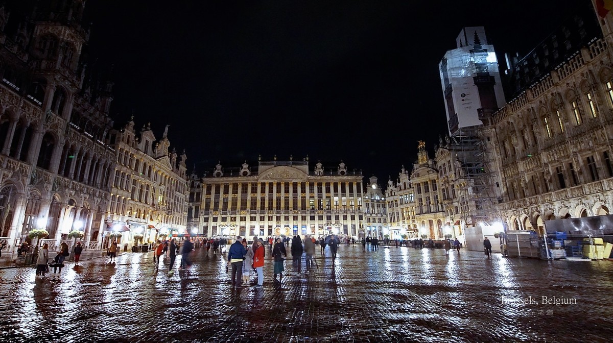 细雨中布鲁塞尔大广场夜色
