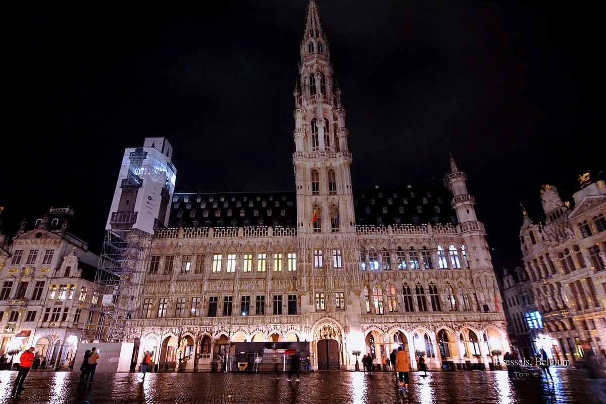 细雨中布鲁塞尔大广场夜色